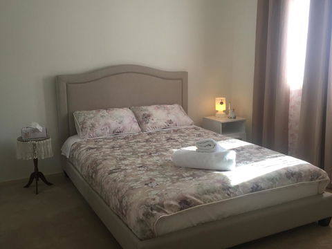 Bright & Beautiful Home On The Hills! - Accommodation 4U 17