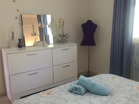 Bright & Beautiful Home On The Hills! - Accommodation 4U 21