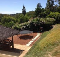 Bright  Beautiful Home On The Hills - Accommodation 4U