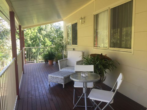 Bright & Beautiful Home On The Hills! - Accommodation 4U 3