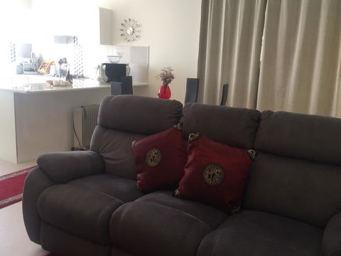 Bright & Beautiful Home On The Hills! - Accommodation 4U 7