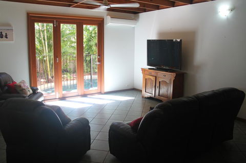 Beach House On Fox - Accommodation 4U 13