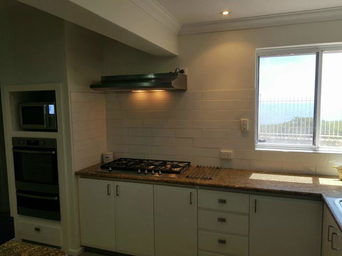 Caravel Beach House Mandurah - Accommodation 4U 5