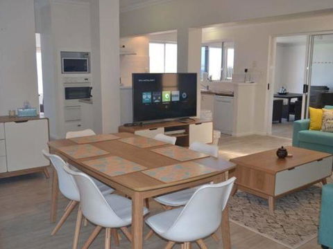 Caravel Beach House Mandurah - Accommodation 4U 22
