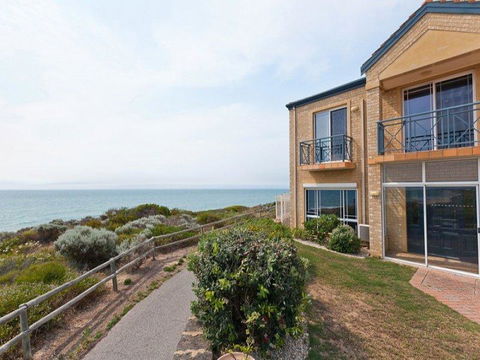Caravel Beach House Mandurah - Accommodation 4U 0