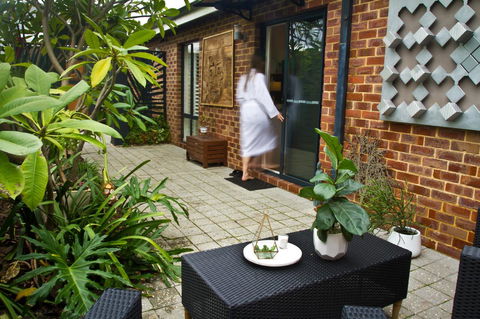 Haven On The Park - Accommodation 4U 7