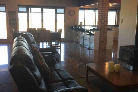 Ocean View Homestead - Accommodation 4U 28