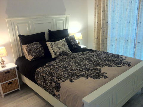 Applegate Lane Chalet - Accommodation 4U 9