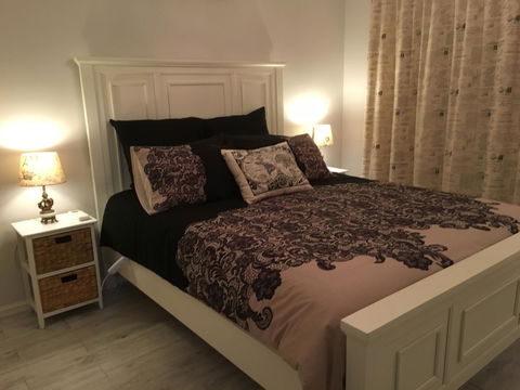 Applegate Lane Chalet - Accommodation 4U 8