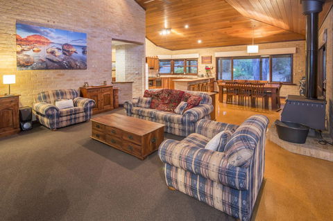 53 Martina Drive - Accommodation 4U 15