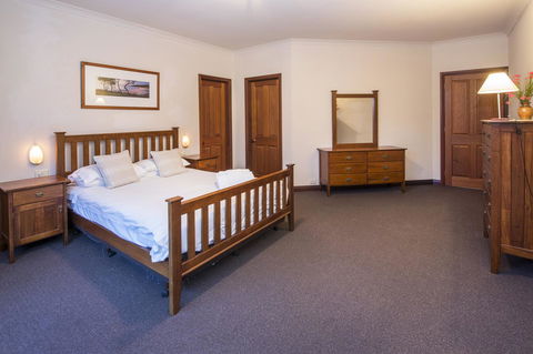 53 Martina Drive - Accommodation 4U 19