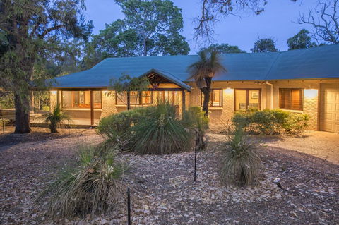 53 Martina Drive - Accommodation 4U 1