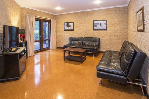 53 Martina Drive - Accommodation 4U 26