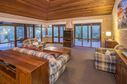 53 Martina Drive - Accommodation 4U 14