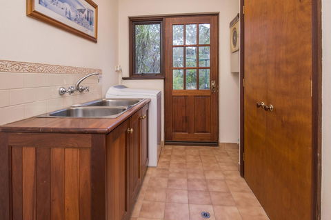 53 Martina Drive - Accommodation 4U 27