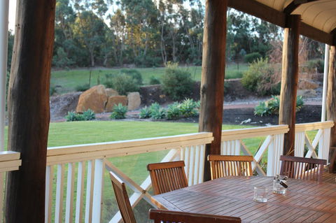 The Farmhouse - Accommodation 4U 12