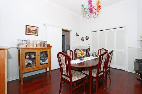 Jacaranda Guest House - Accommodation 4U 44