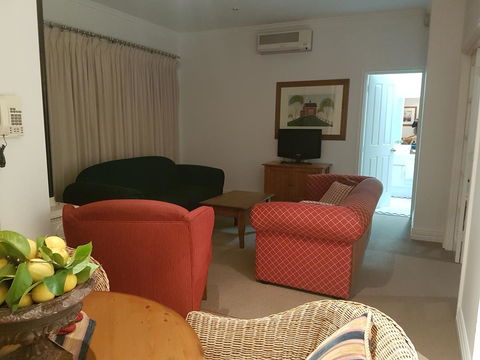 Two Sisters Chalets - Accommodation 4U 12