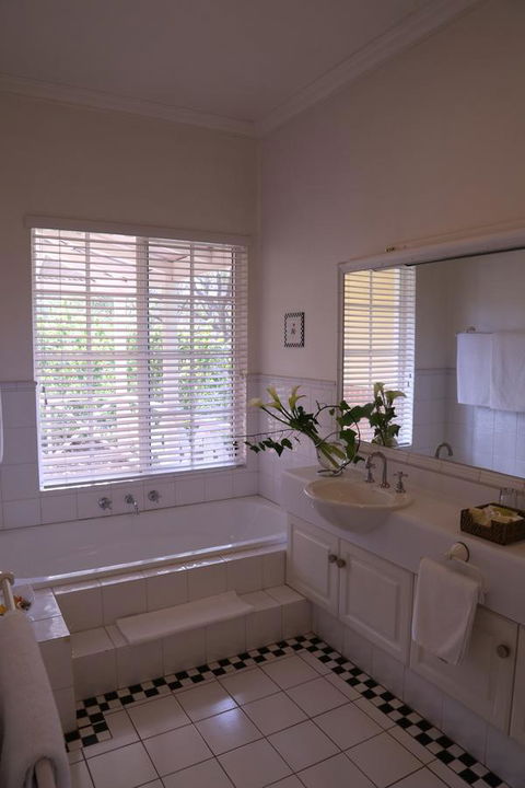 Two Sisters Chalets - Accommodation 4U 19