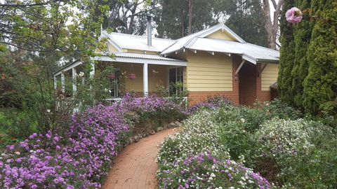 Two Sisters Chalets - Accommodation 4U 6