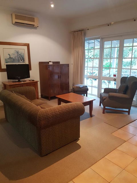Two Sisters Chalets - Accommodation 4U 13