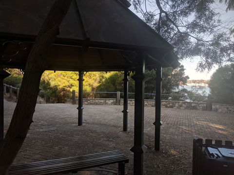 Riverside Retreat - Accommodation 4U 12