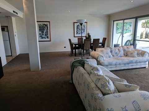 Riverside Retreat - Accommodation 4U 10