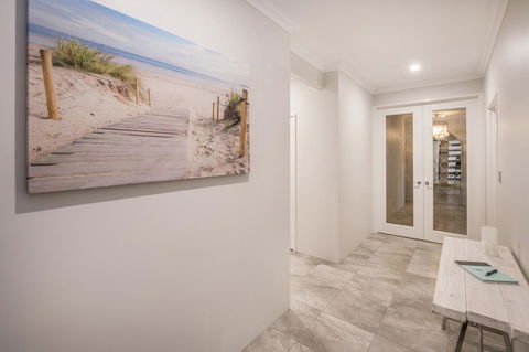 15 Cabot Close - Accommodation 4U 3