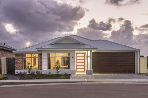15 Cabot Close - Accommodation 4U 0