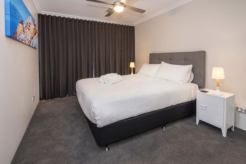 15 Cabot Close - Accommodation 4U 8