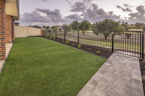 15 Cabot Close - Accommodation 4U 24