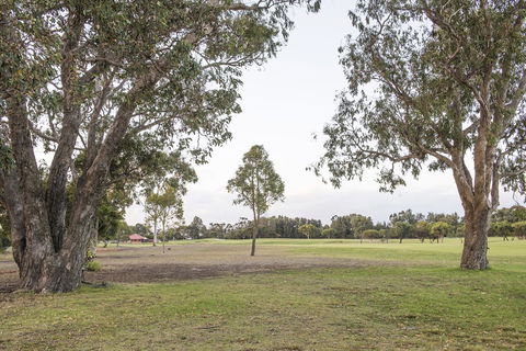 15 Cabot Close - Accommodation 4U 25