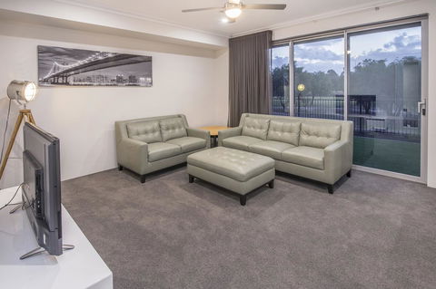 15 Cabot Close - Accommodation 4U 18