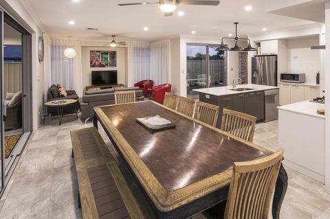 15 Cabot Close - Accommodation 4U 15