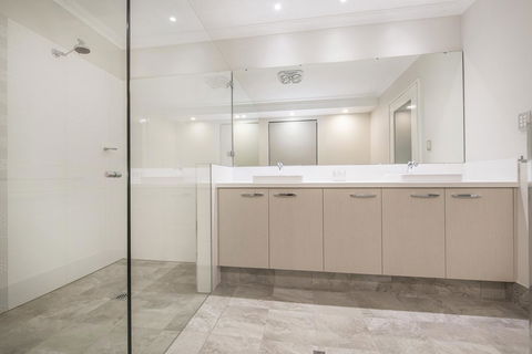 15 Cabot Close - Accommodation 4U 6