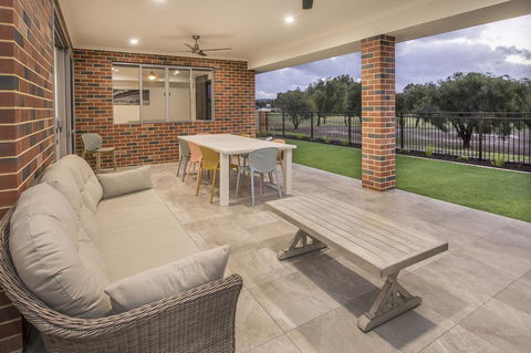 15 Cabot Close - Accommodation 4U 21