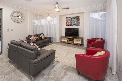 15 Cabot Close - Accommodation 4U 14