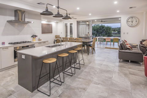 15 Cabot Close - Accommodation 4U 16