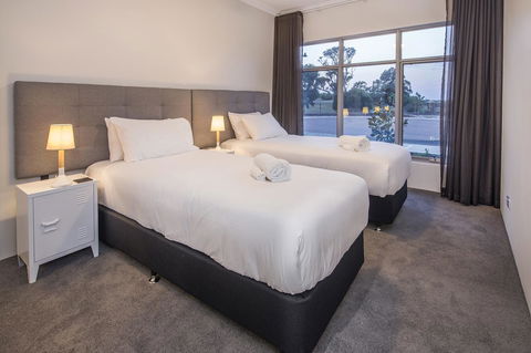 15 Cabot Close - Accommodation 4U 9