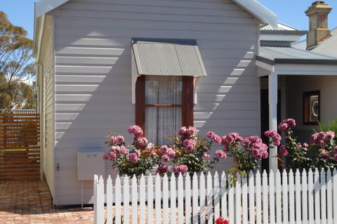 Bluebird Cottage - Accommodation 4U 0