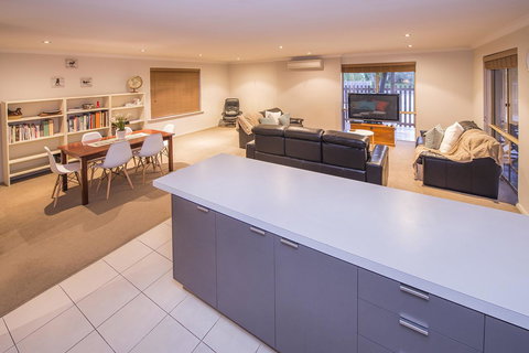 Boardwalk - Accommodation 4U 10