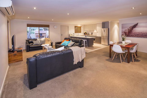 Boardwalk - Accommodation 4U 14