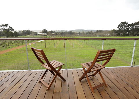 Lot113 Vineyard Accommodation - Accommodation 4U 5