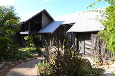 DESIGNER'S STUDIO - Accommodation 4U 13