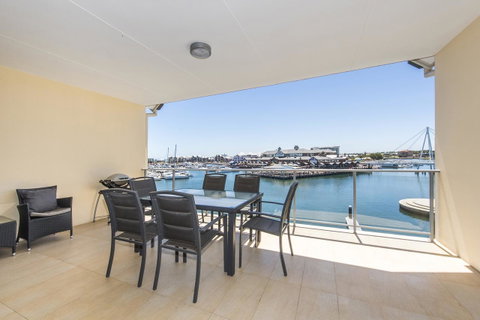 Dolphin Quay Apartments - Accommodation 4U 17