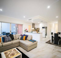 VIP Stays - Villa De Burswood Luxury 3BR Suite w/ King Bed FREE WIFI - Accommodation 4U