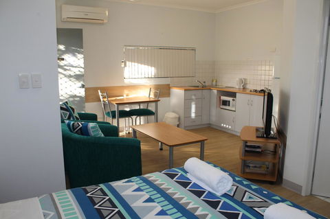 Mandurah Ocean Marina Chalets - Accommodation 4U 1