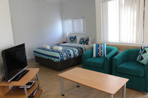 Mandurah Ocean Marina Chalets - Accommodation 4U 9