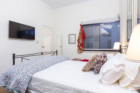Como Executive Apartment - Accommodation 4U 7