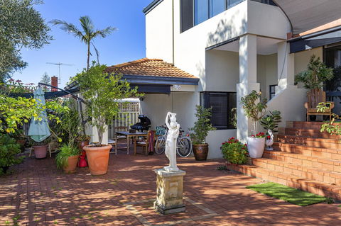 Como Executive Apartment - Accommodation 4U 16